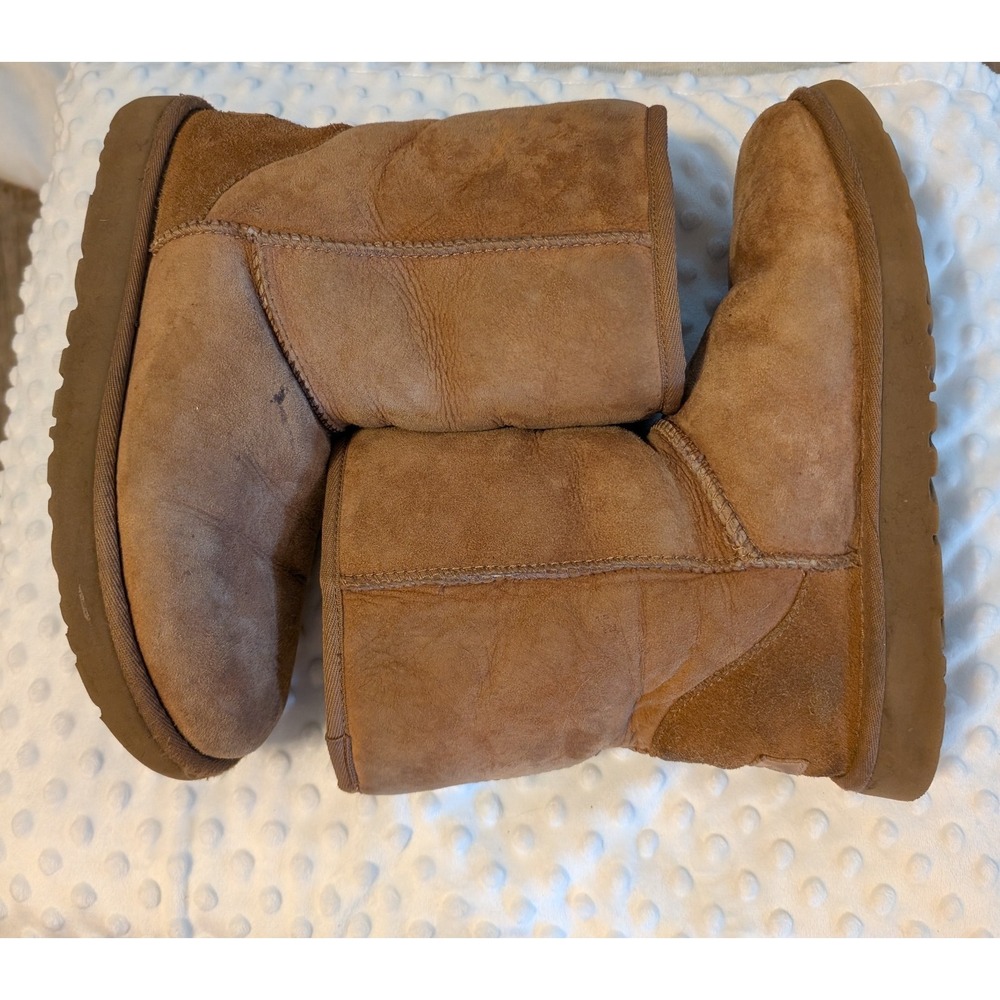 UGG Australia Classic Short Sheepskin Winter Boot Women's Chestnut Size US8 EU39